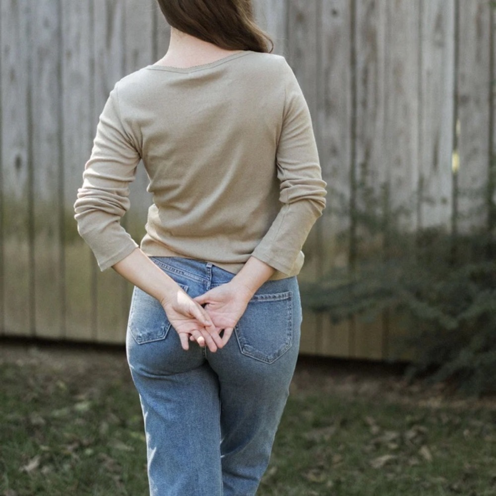 Neuflora Covington top in sage - Picture 2 of 9